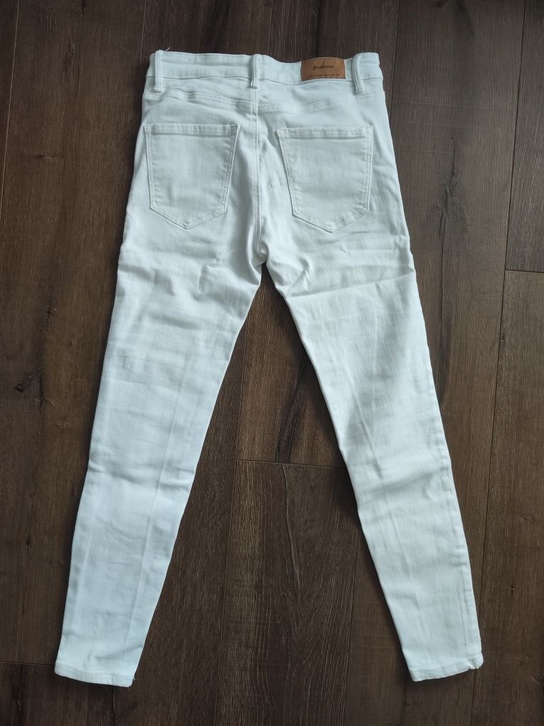 Jeansy dżinsy spodnie białe Stradivarius 36 low waist