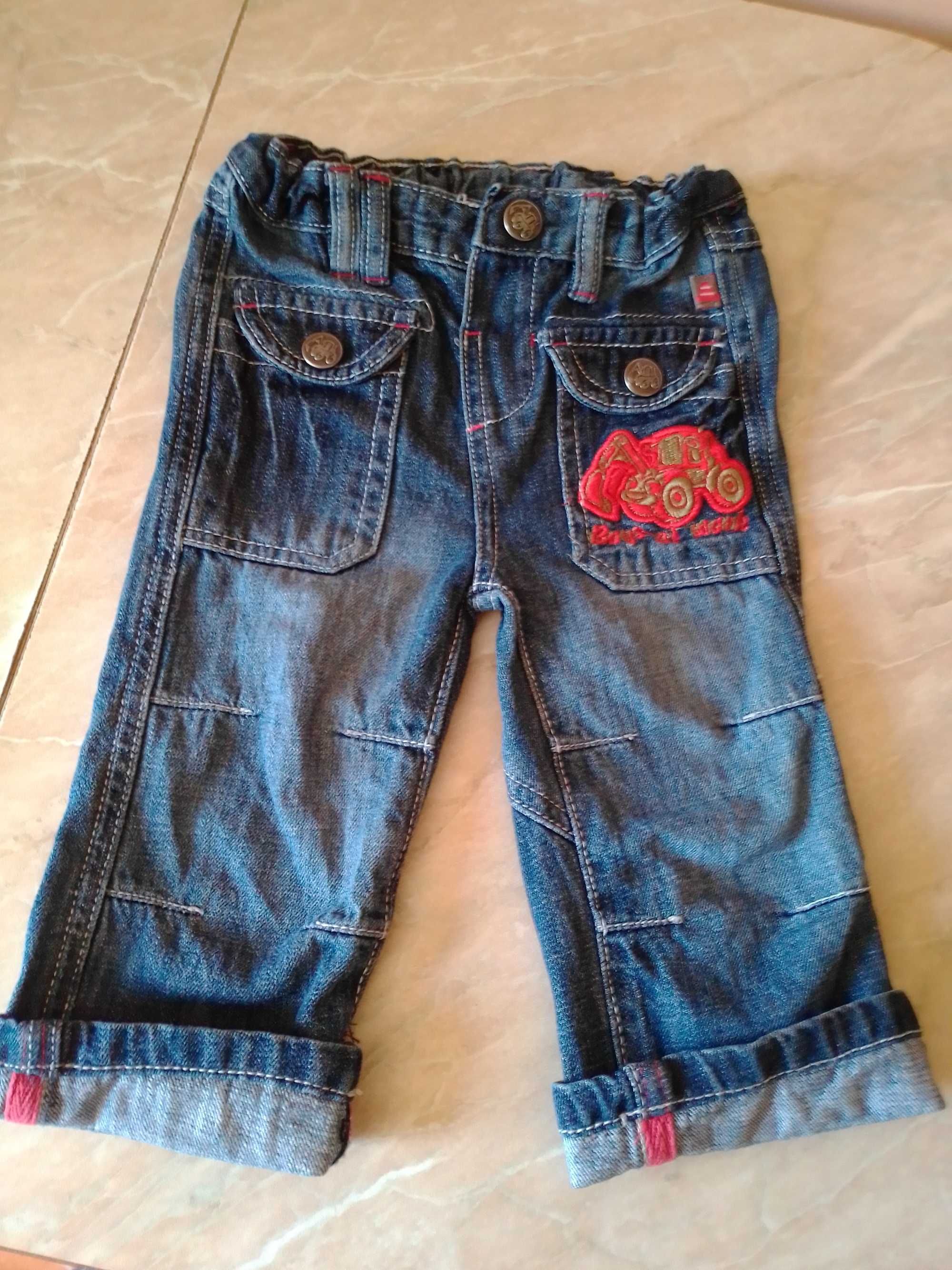 Продам джинсы на мальчика 68-74см.