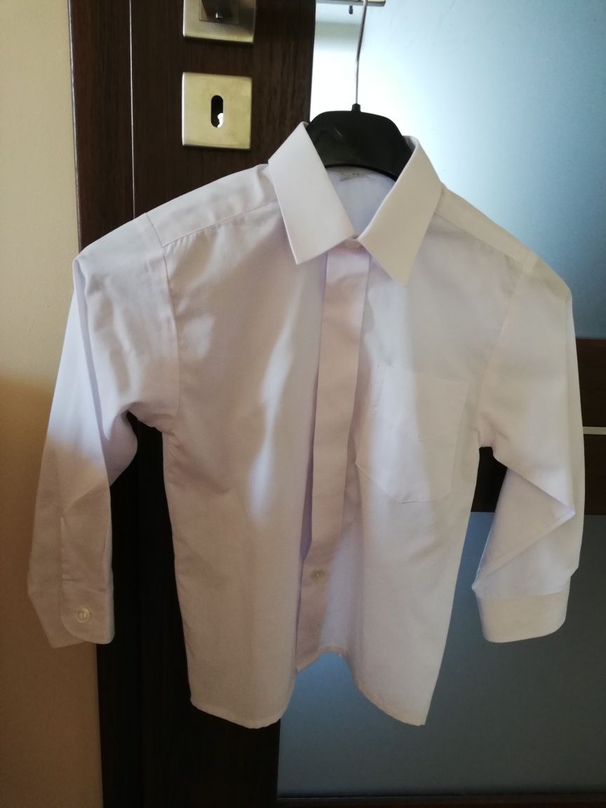 Biała koszula z długim rękawem r.110