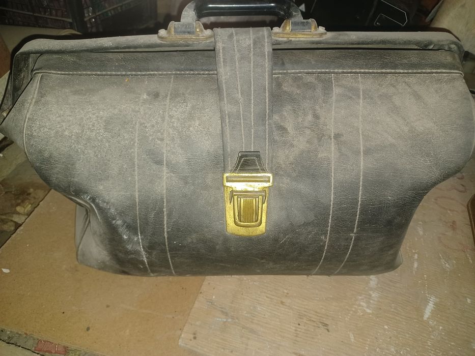 Продам четыре чемодана и сумку дорожную  времен ссср