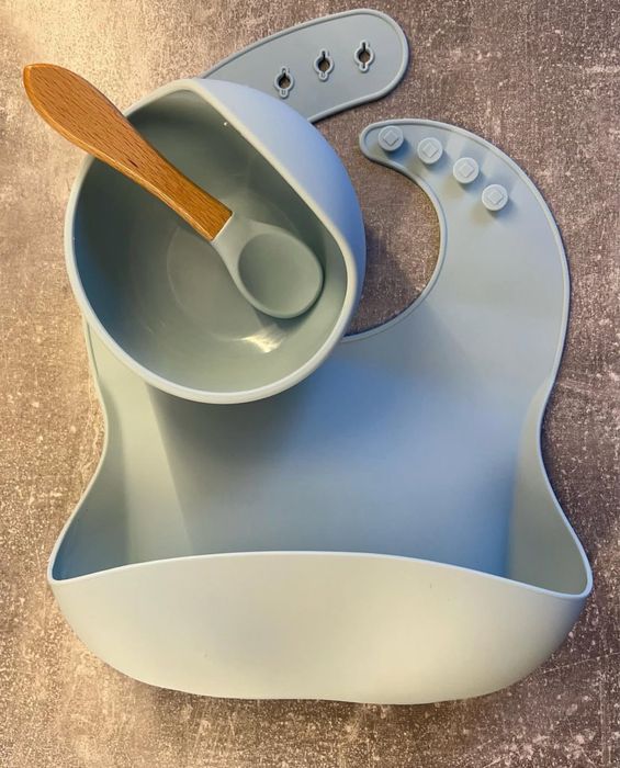 Посуд силіконовий та дитячі тримачі