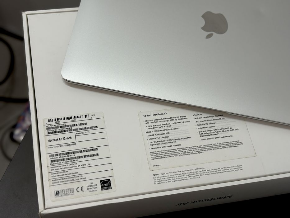 MacBook Air 2020 року в кольорі Silver
