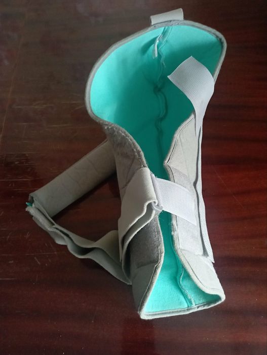 Фіксуюча пов'язка для відведення плеча