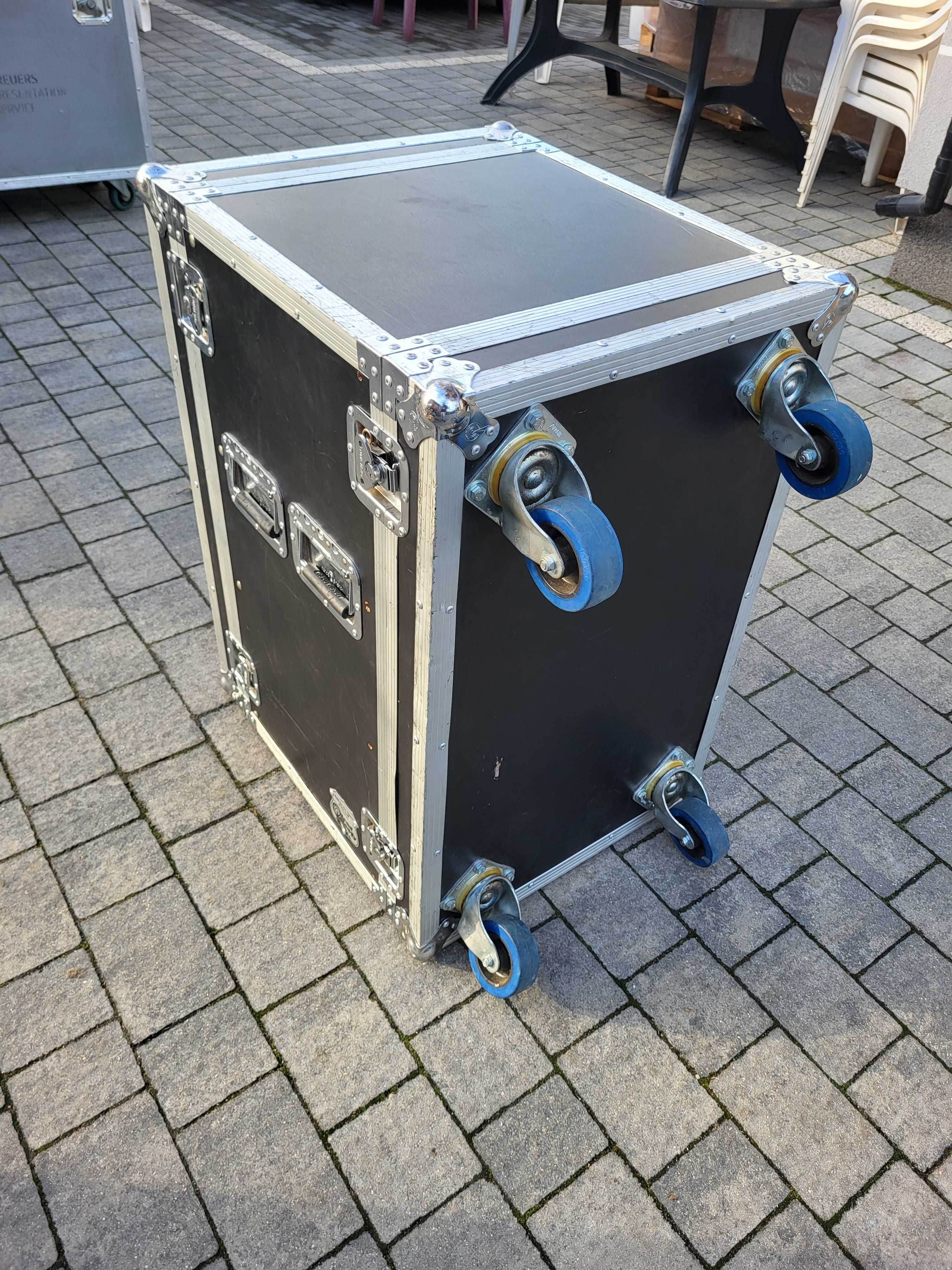 RACK 18U Double door 1x szyna - 47cm do klapy  Dostępne 4 sztuki