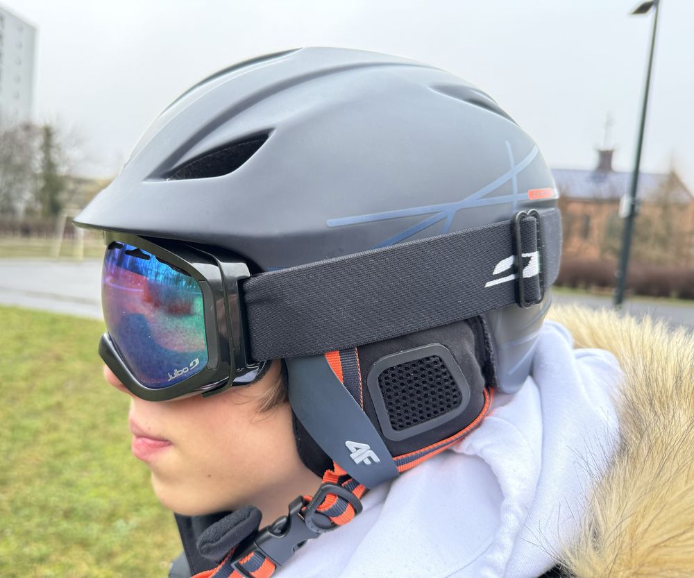 Kask narciarski 4F (M 57-58) + gogle