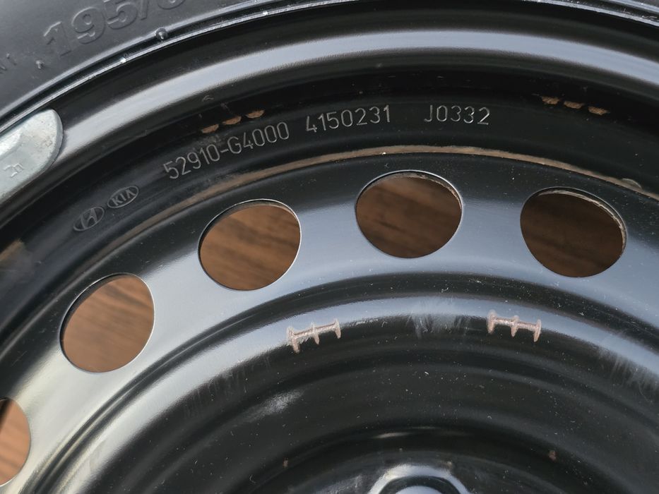 Komplet kół 15" Hyundai - nowe opony  zimowe Kumho Wintercraft WP52+