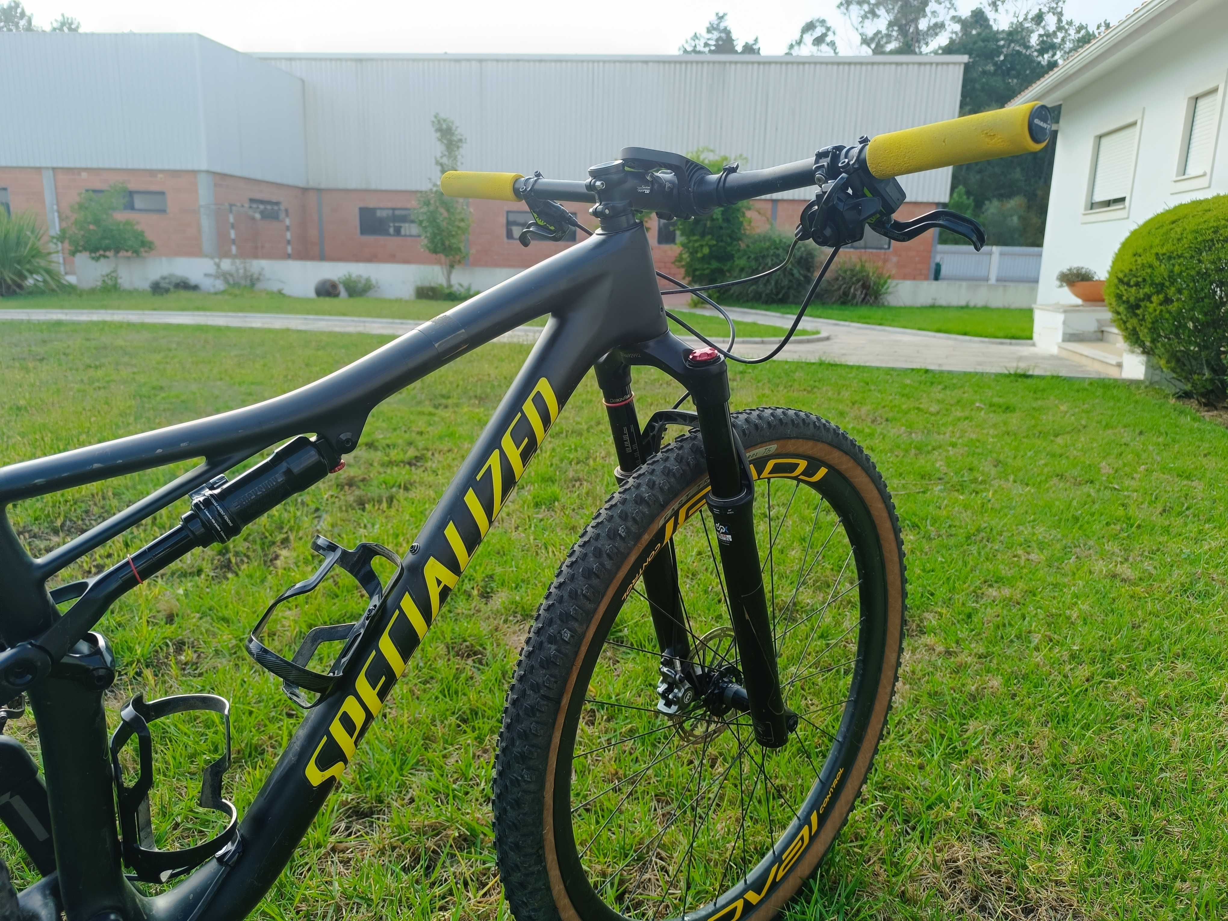 Bicicleta Specialized Expert Carbon 29 - 2019