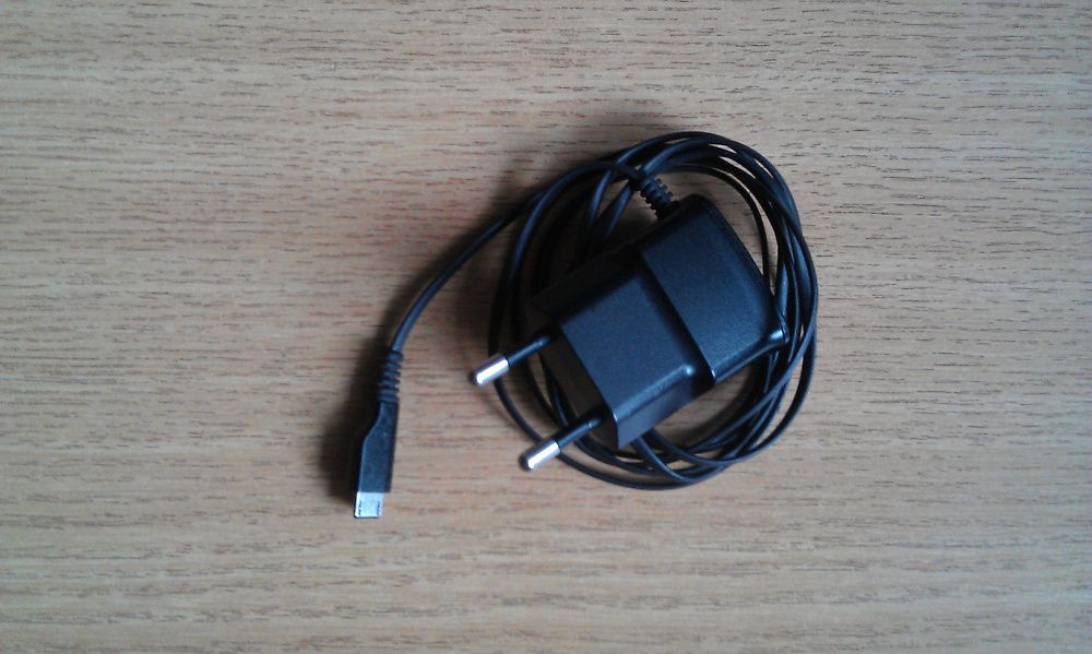 Зар. устр-о Samsung 0.7A 5V c кабелем micro USB