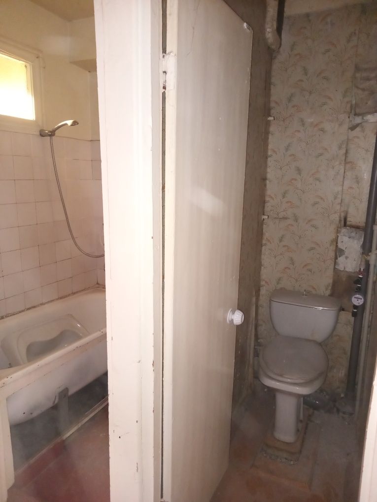 Продам 2-х квартиру під ремонт