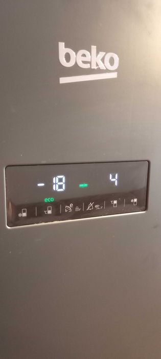 Lodówka BEKO CNK321EC0A