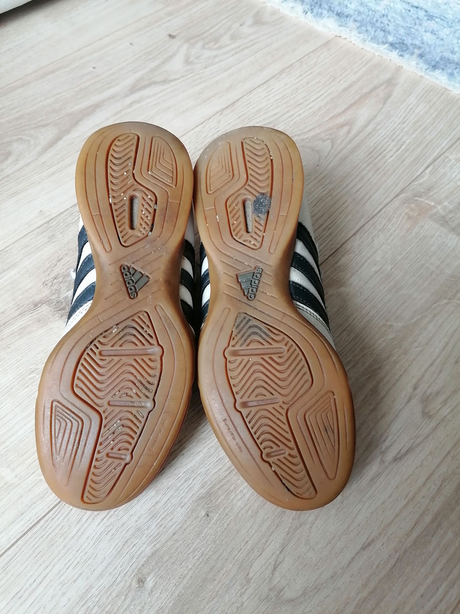 Halówki Adidas 11pro r. 35