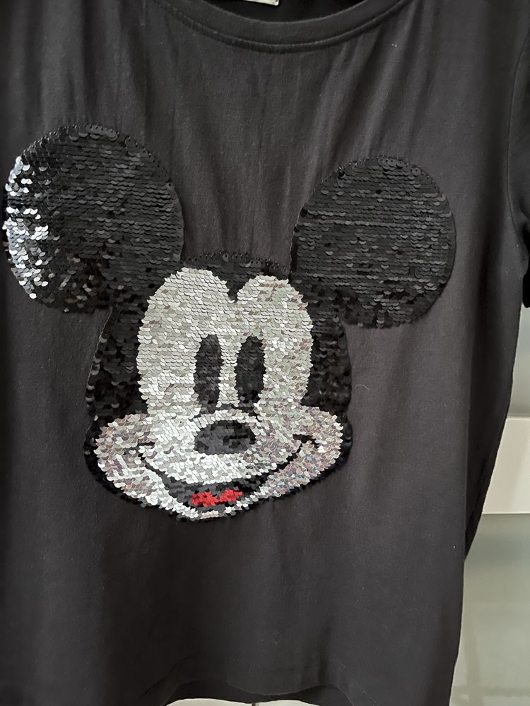 Czarny T-shirt z cekinową aplikacją Myszki Miki