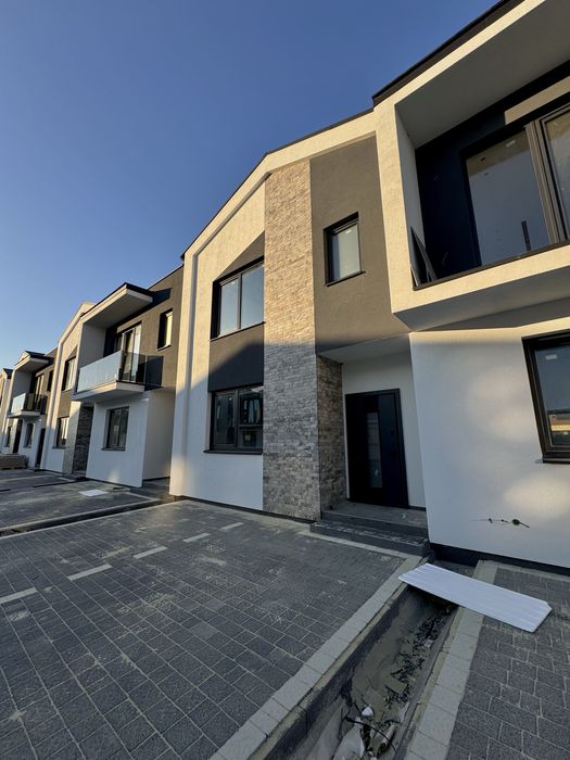 Продаж сучасних котеджів, «New Village».