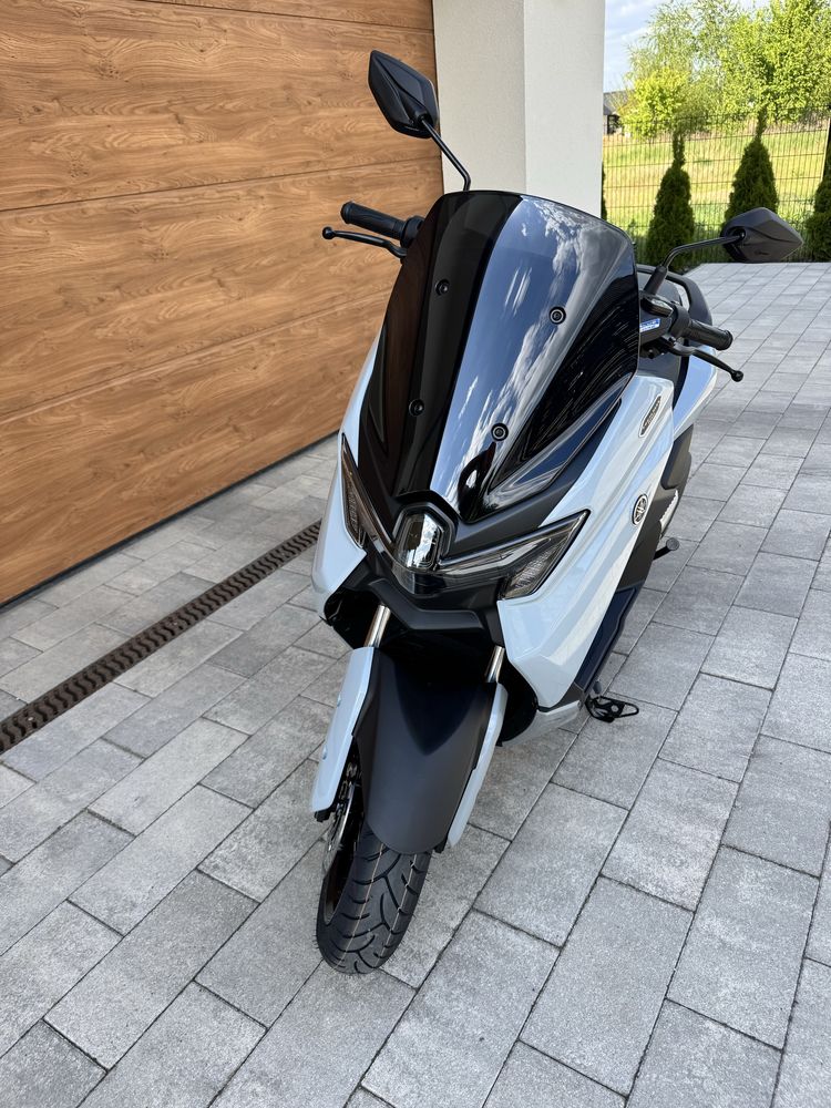 Yamaha N-MAX TECH MAX 2025