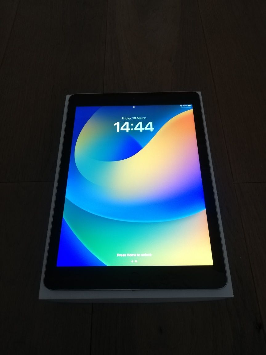 Ipad 5th generation 32gb 9.7"