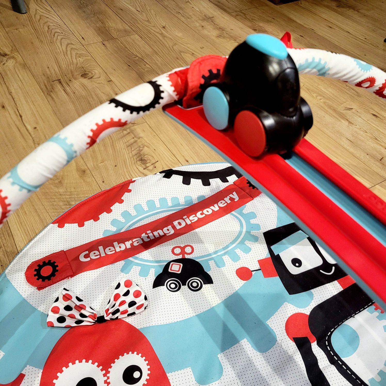 Yookidoo Mata edukacyjna Gymotion Robo z poruszającym się autkiem
