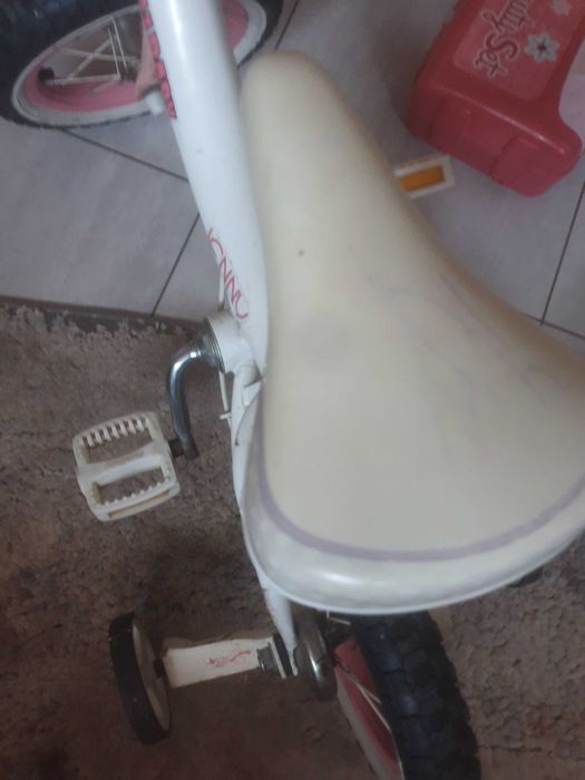 Rower dla dziewczynki z koszykiem i kółkami bocznymi  12 cali
