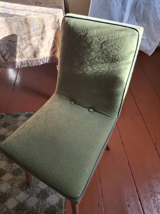 Stół rozkładany i 4 krzesła. Stan idealny, lata '70. Odbiór osobisty