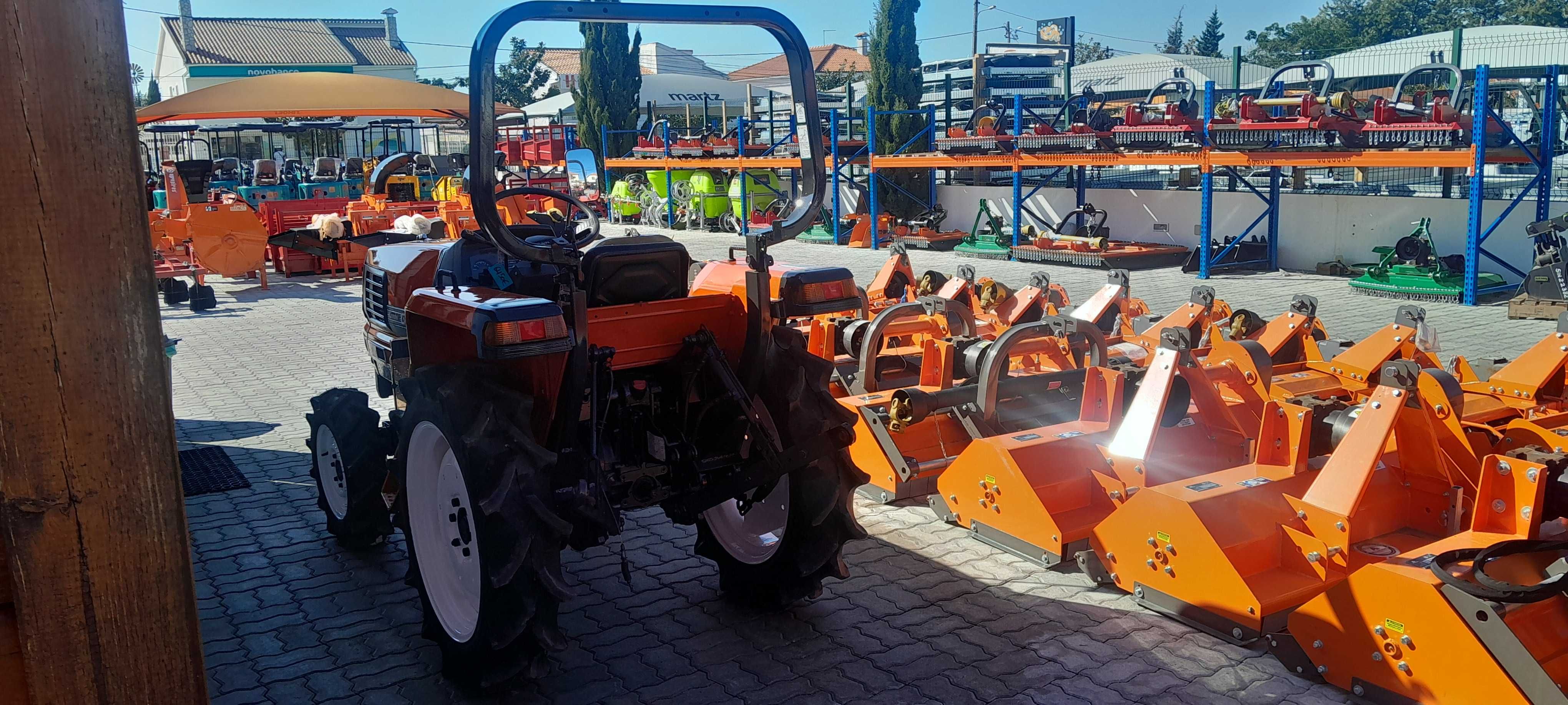 Kubota GL 200 4x4/ 3 cilindros  27 cavalos/ INVERSOR