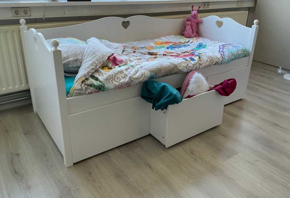 Outlet meblowy - Łóżka, szafy, biurka, toaletki, meble dziecięce