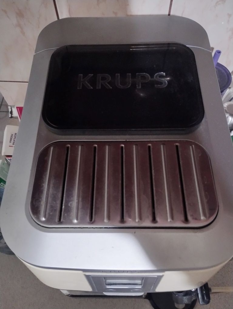 Ekspres do kawy Krups.