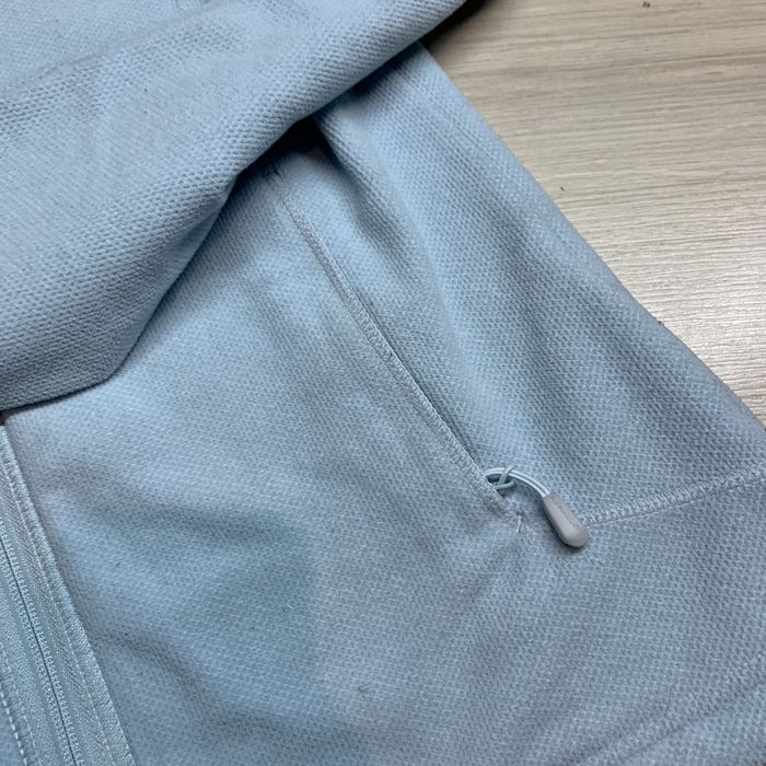 Неймовірно гарна жіноча флісова кофта від jack wolfskin ідеальний