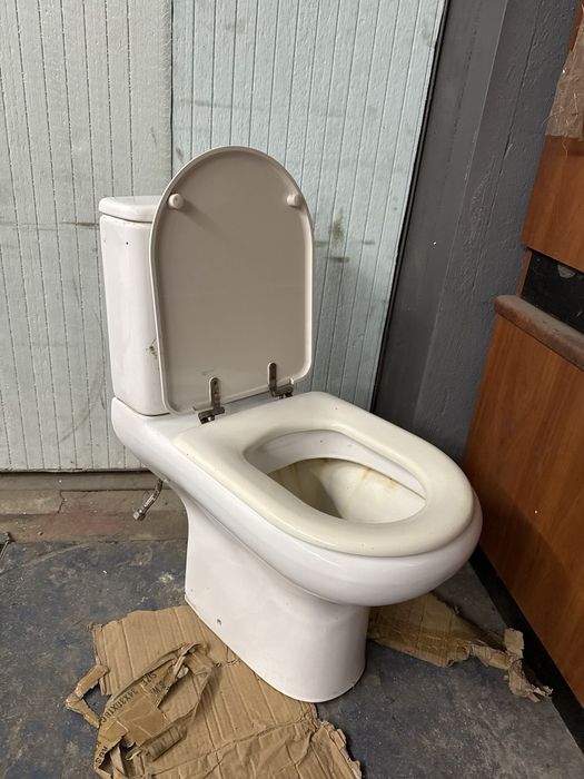 Продам унитаз с бачком и крышкой рабочий б/у