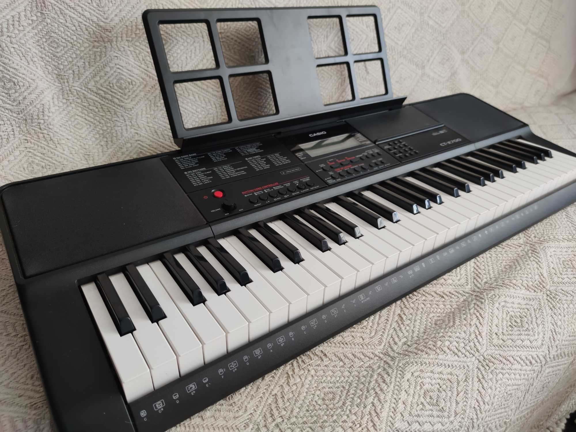Syntezator Casio CT-X700