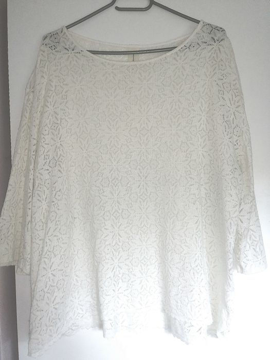 Biała bluzka w koronkę kwiaty koszula damska