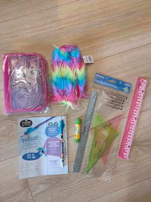 Zestaw piórnik z wyposazeniem linijka ekierka kątomierz klej Ołówek fl