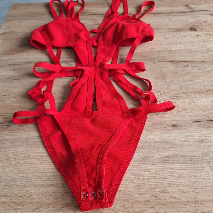 Seksowne body bandażowe Kelly Milano