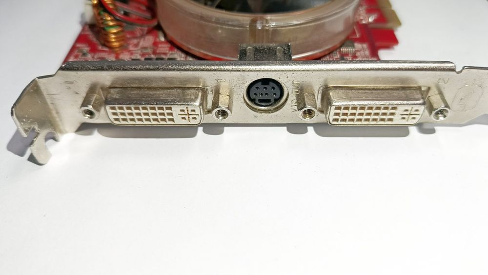 Видеокарта ATI Radeon X1600 512 МБ