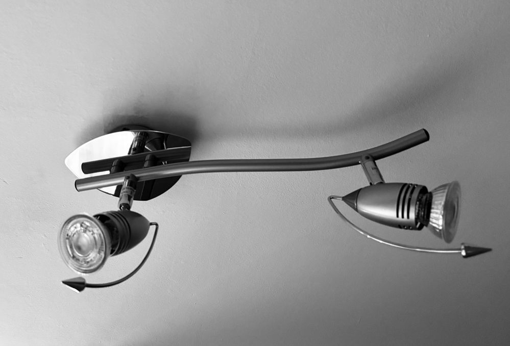 Lampy  sufitowe  halogeny led 230V 2 szt
