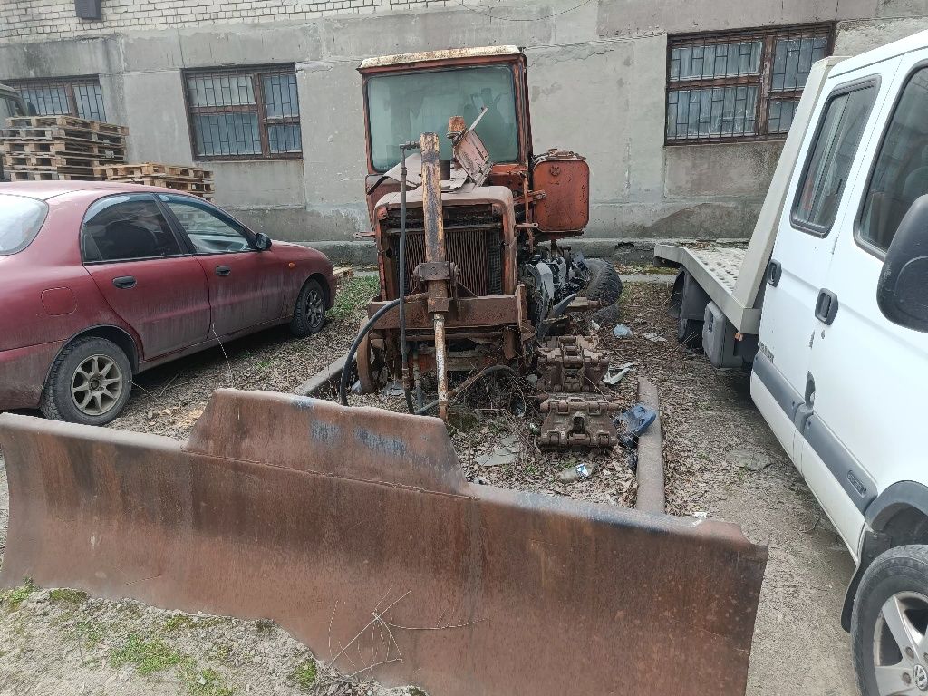 Продам два бульдозера ДТ 75, на запчасти или восстановление.