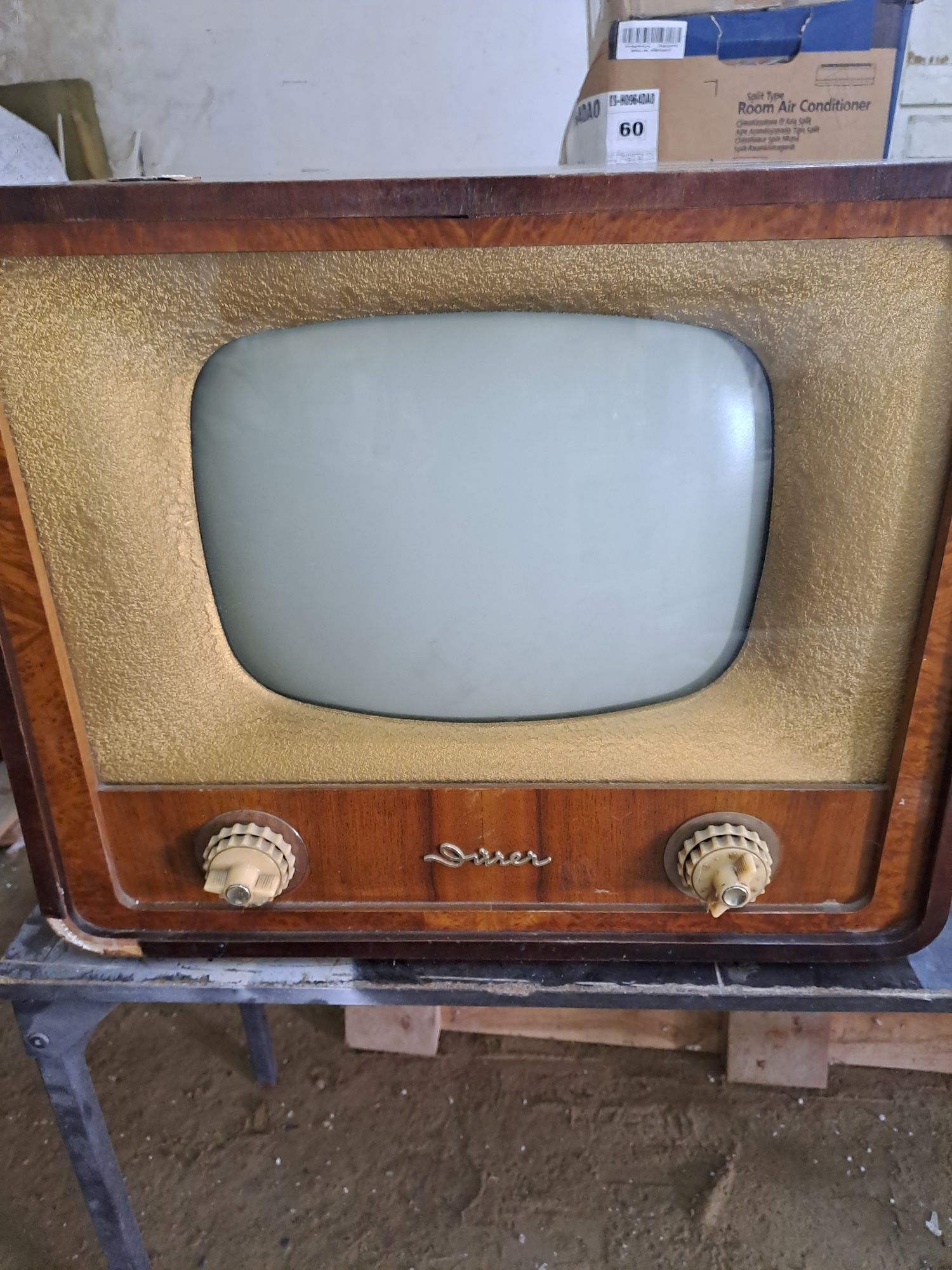 sprzedam zabytkowy telewizor