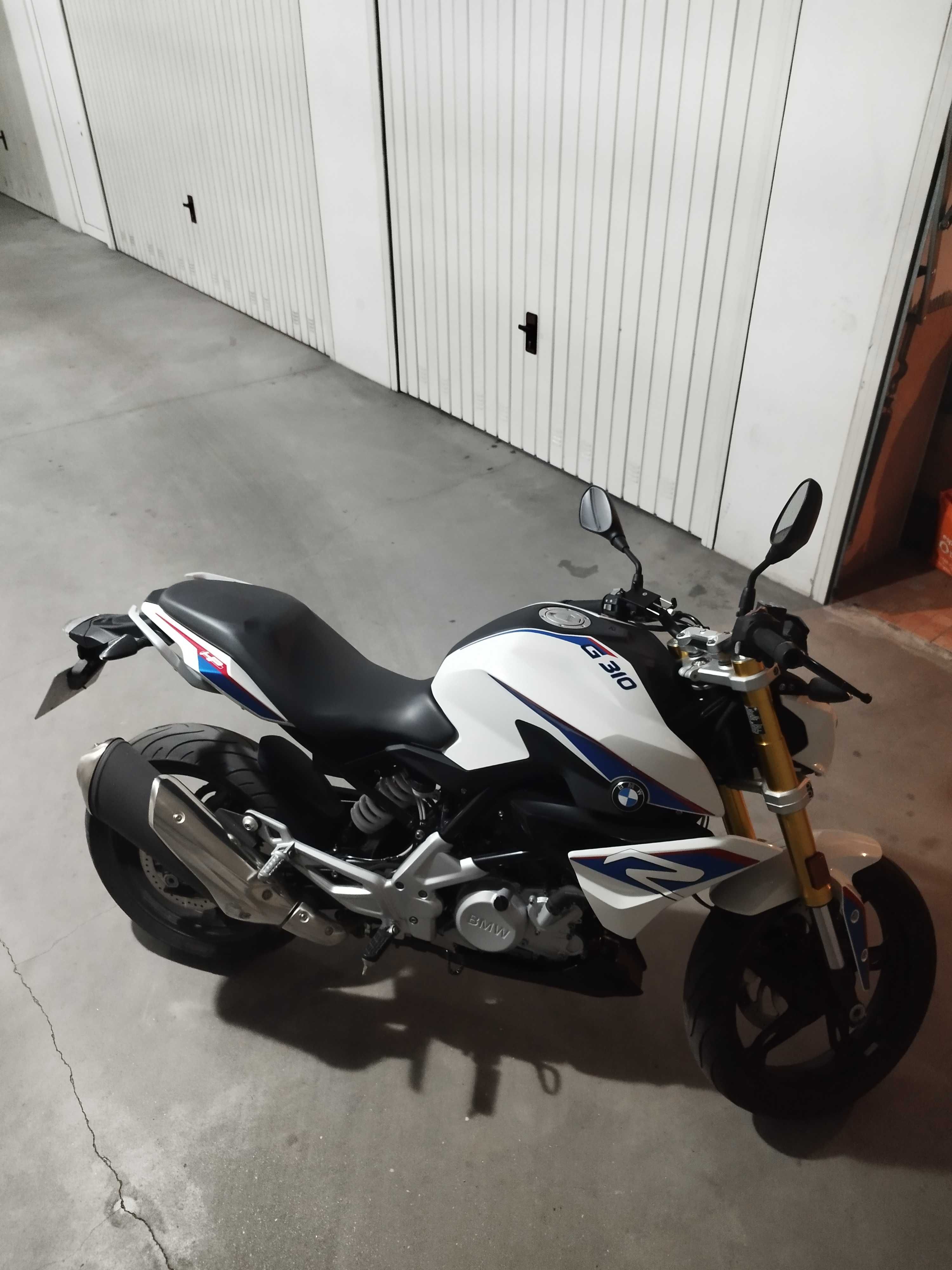 Moto BMW G310R pouco tempo de uso.