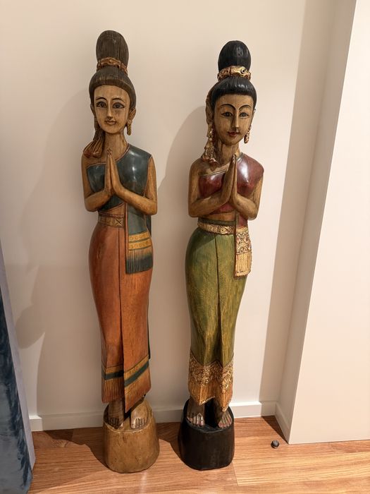 Estatuas em madeiea maciça
