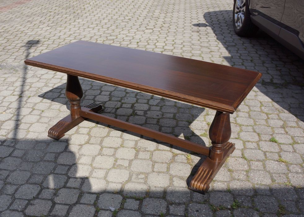 Stół - ława z lat 80 XX wieku.