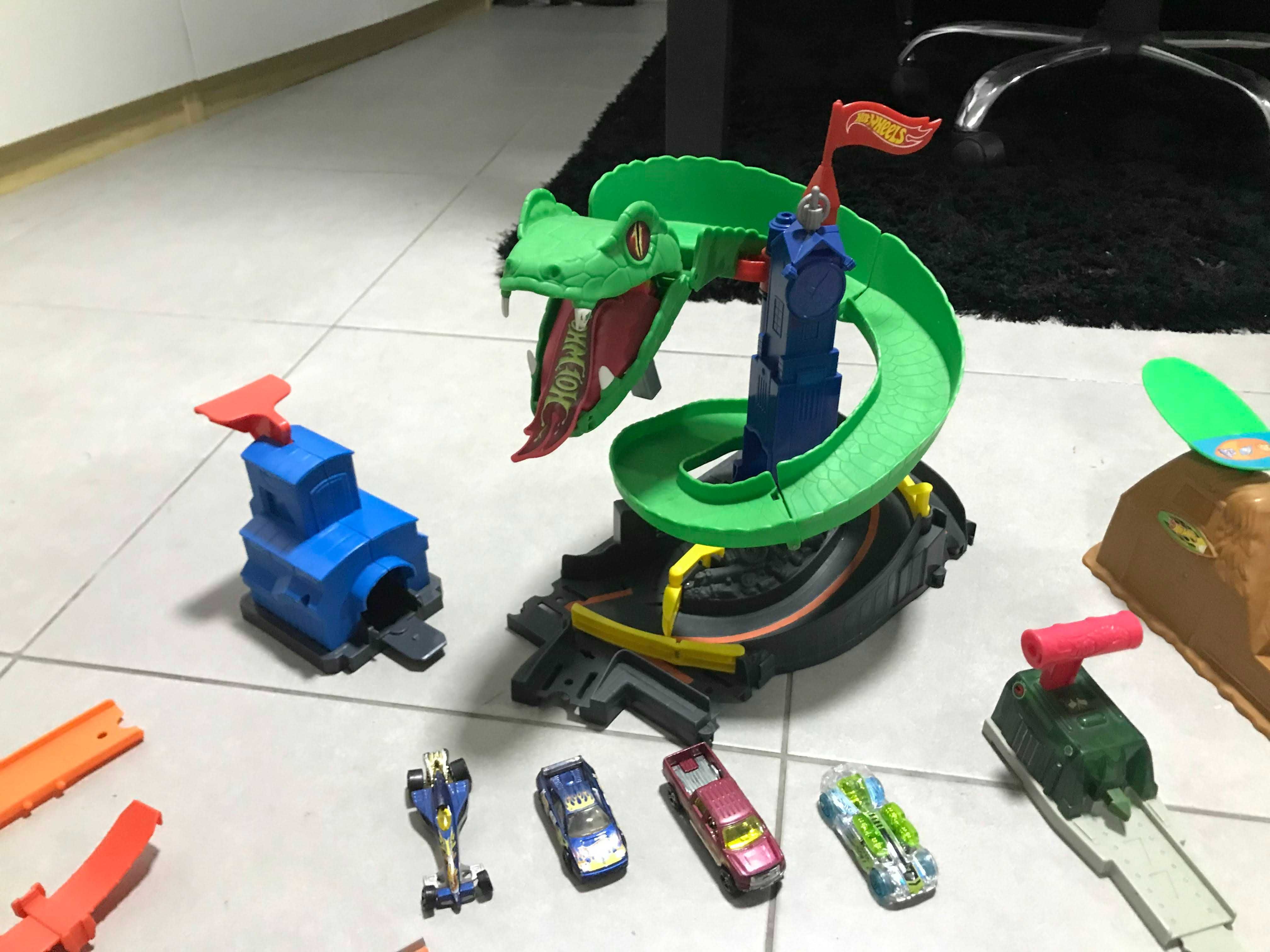 Hot Wheels Shark + Snake + Looping