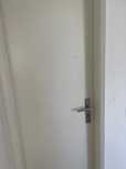 Portas interiores lacado a branco ja com os puxafores em cor inox