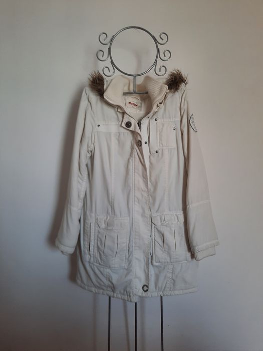 Parka branca com capuz