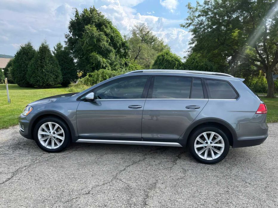Volkswagen Golf      2017