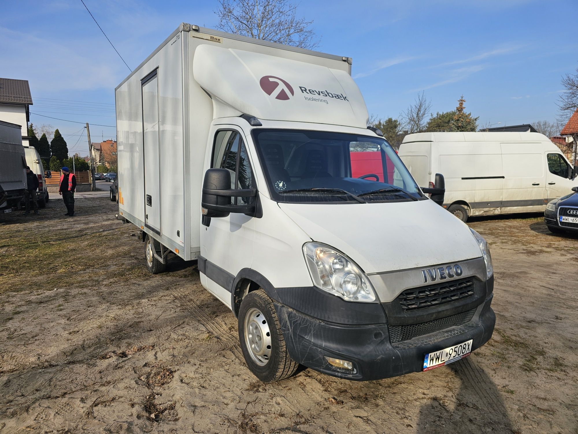 Wynajem busów wypożyczalnia auta dostawcze z windą autolaweta