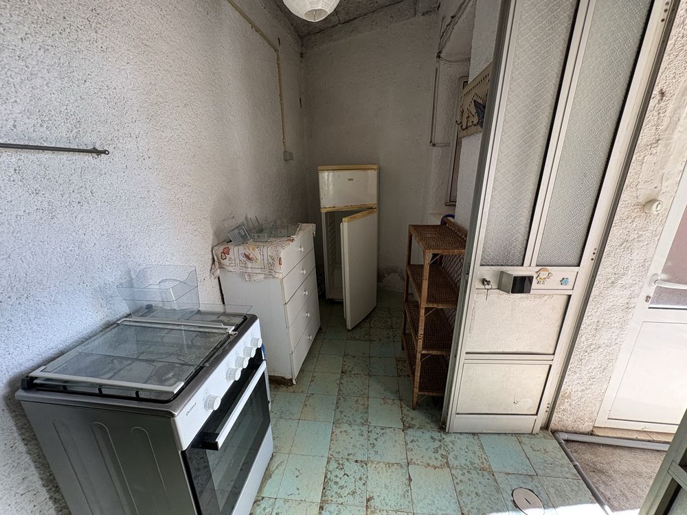 Casa no luso com um quarto, sala cozinha e casa de banho