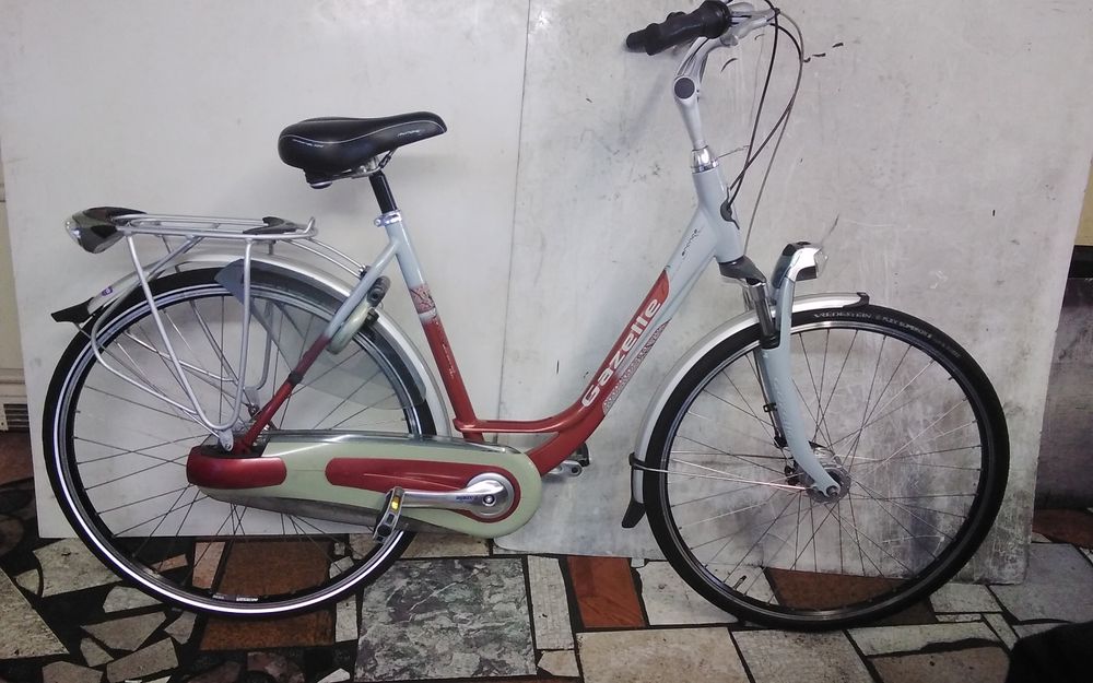 Holenderski rower miejski GAZELLE Orange Plus.