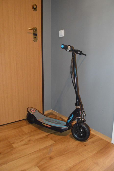 Jak nowa!  Hulajnoga elektryczna Razor E100