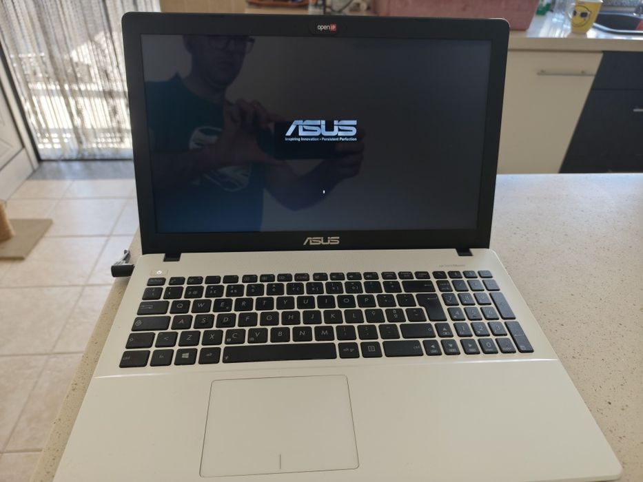 Asus R510L Intel Core i5 12gb RAM e 240gb disco SSD