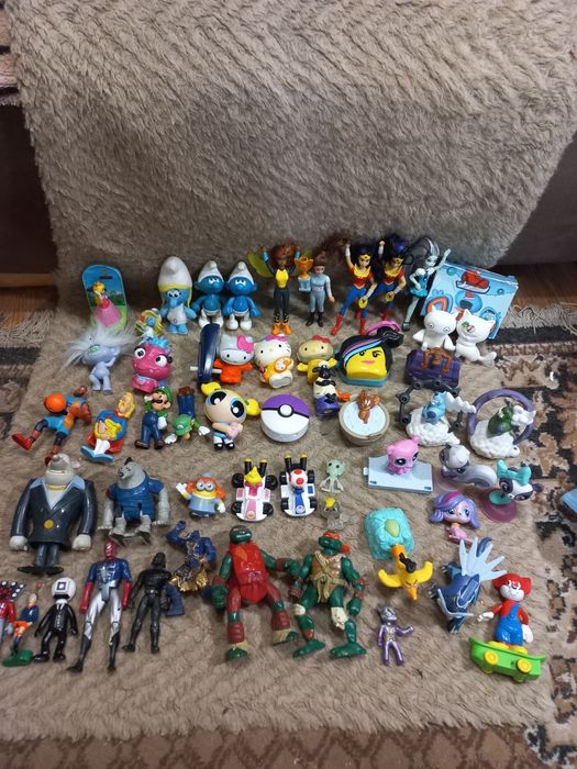 Игрушки макдональдс, кити, смурфик, пони, глазастики