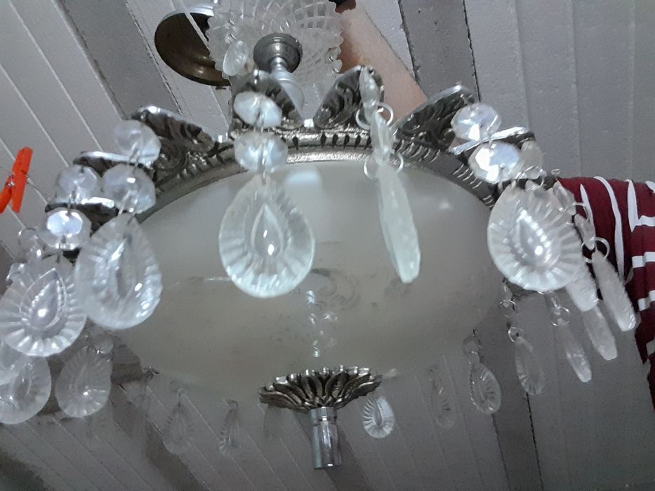 Candeeiro antigo / vintage usado
Casquilho E14, vendido sem lampadas.
