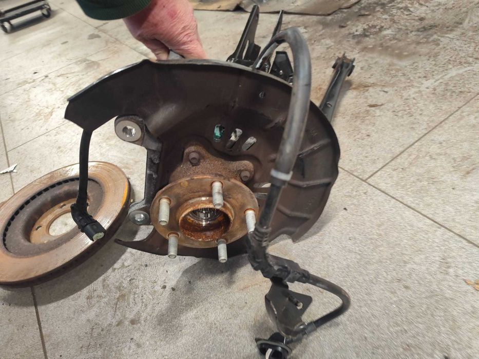 Zawieszenie lewy tył Mazda CX-60 zwrotnica piasta łożysko wahacze